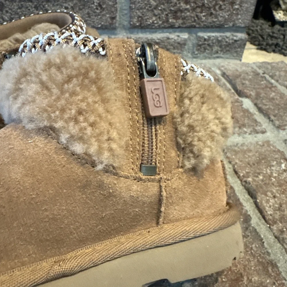 Ugg Classic Ultra Mini Maxi Curly Ankle Boots Toddler Sz 10US‎ 27.5EU #340